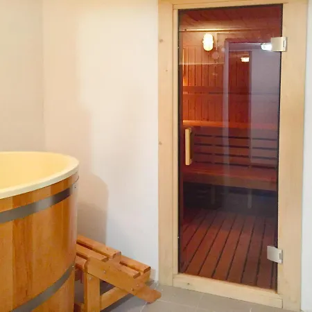 Tumitak Sarnia Family & Friends Chalet