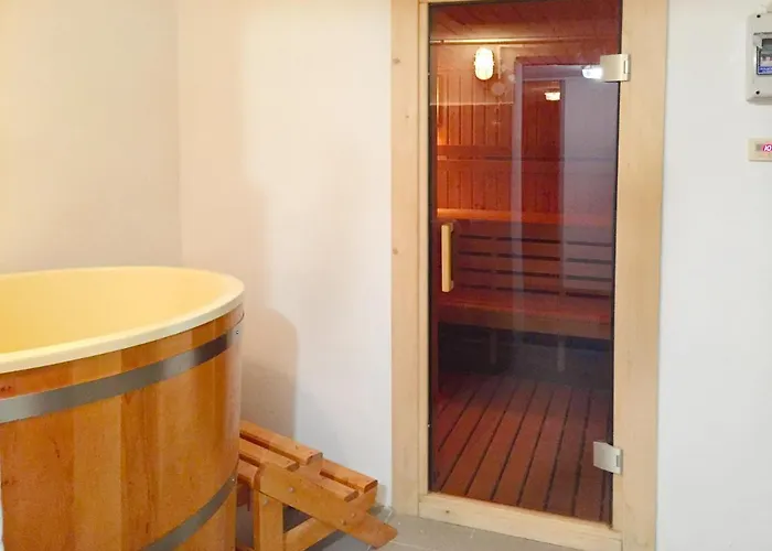 Tumitak Sarnia Family & Friends בקתה